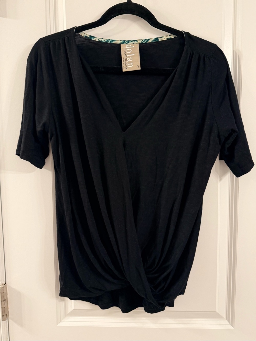 dolan Black Short-Sleeve Twist Front V-Neck Top (s)